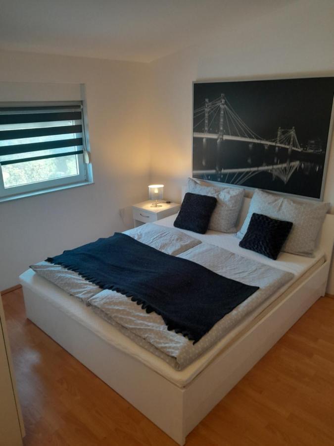 Caliente Apartments Vir A מראה חיצוני תמונה