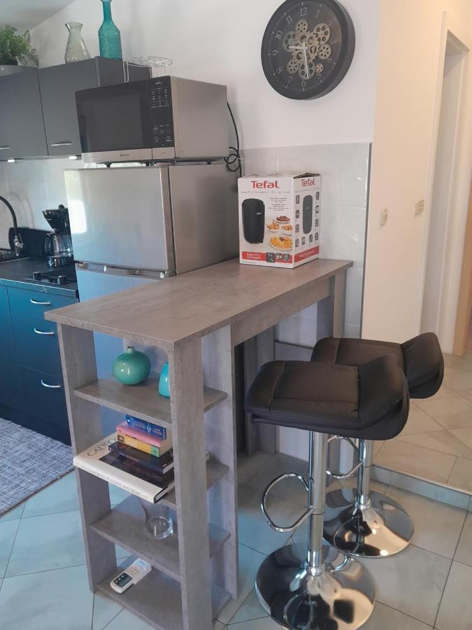 Caliente Apartments Vir A מראה חיצוני תמונה